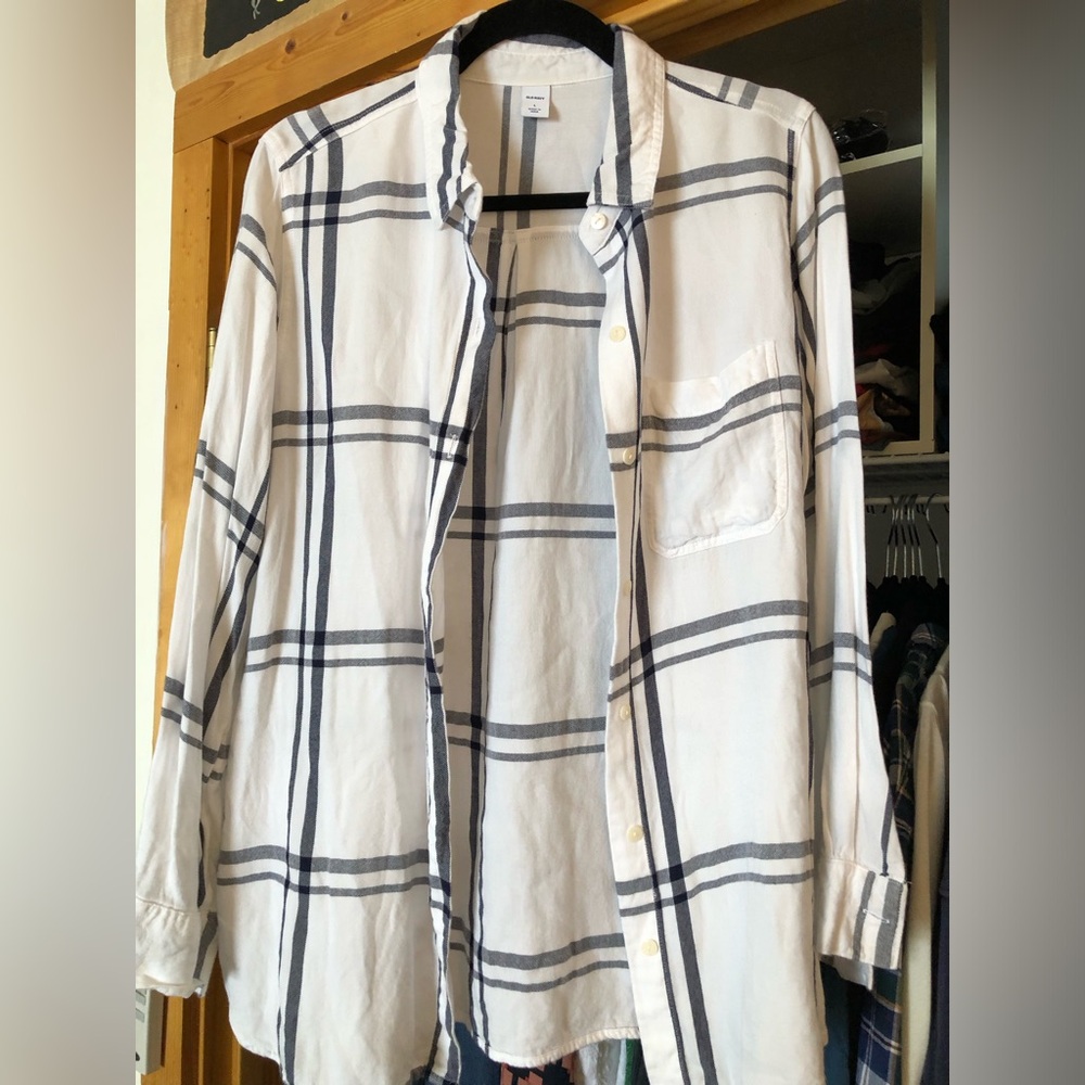 Old Navy White and Black Plaid Button Down Shirt
